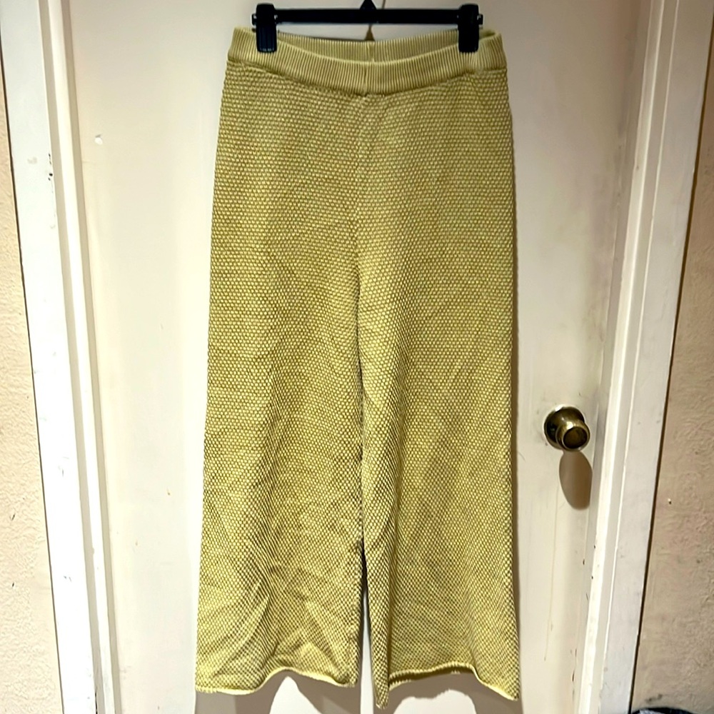 Free People Beach. Cropped knit 🧶 pants